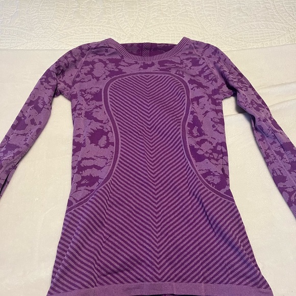 Lululemon Swiftly Tech Long Sleeve Crew Purple Camo Size 10 - Picture 6 of 16